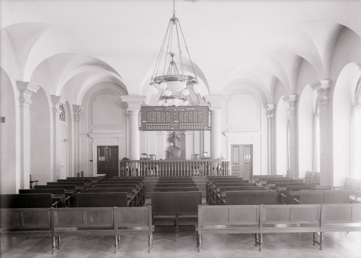 Interior, the big stock exchange hall.